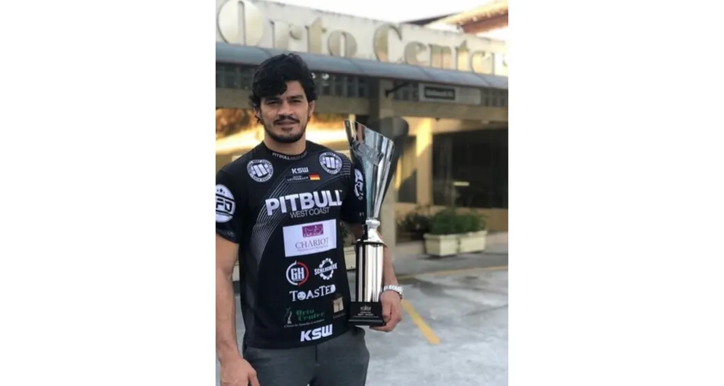 Atleta Orto Center conquista troféu do maior evento de MMA da Europa