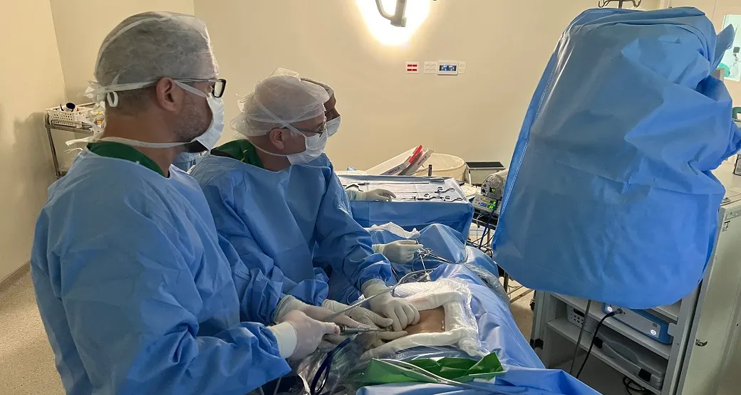 Cirurgiões da Orto Center realizam mais uma Endoscopia da Coluna Vertebral