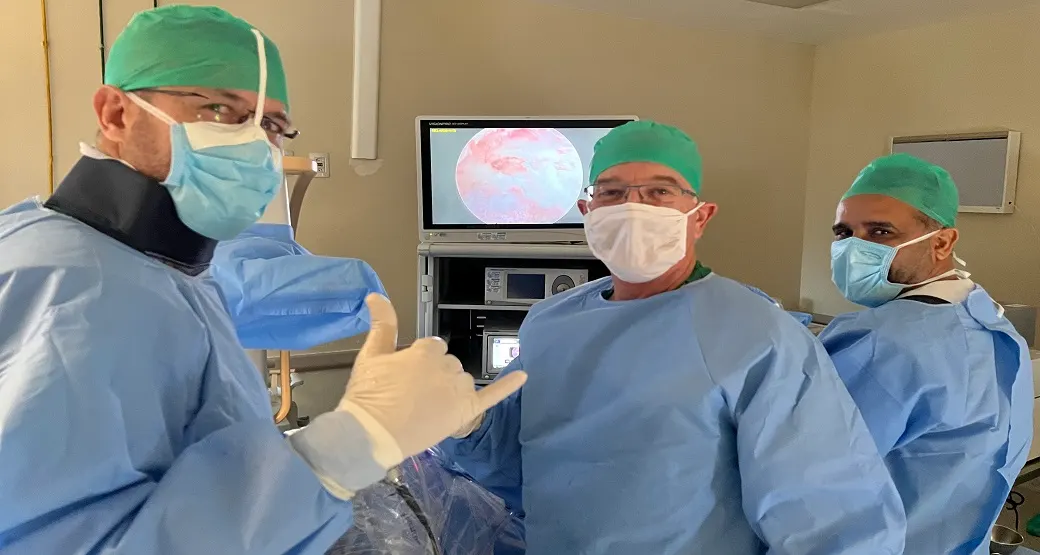 Cirurgiões da Orto Center realizam procedimento delicado por via endoscópica