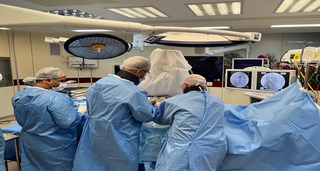 Médicos da Orto Center utilizam a técnica Foraminal em cirurgia endoscópica vertebral
