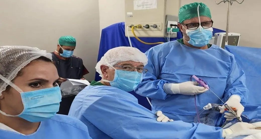 Ortopedistas da Orto Center realizam cirurgia de Espondilose Facetária com estenose foraminal Lombar e Hérnia Discal por técnica minimamente invasiva